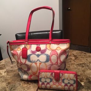 Authentic COACH handbag. Perfect spring bag.